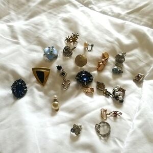Estate Sale  junk Vintage Jewelry Lot single earrings